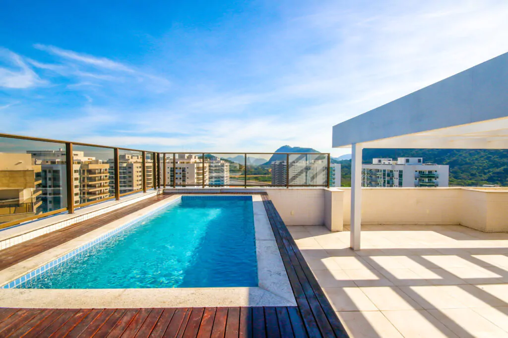 Piscina da Cobertura Ilha Pura